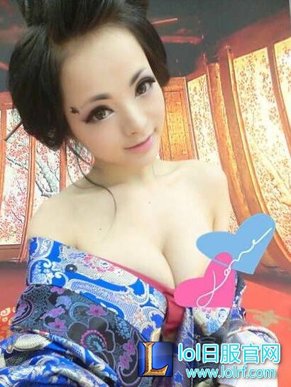 美女主播发私照抱怨:是不是胸大就被骂?