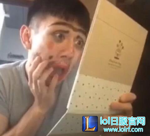 Miss微博发小视频 这是在秀情侣鼻孔?
