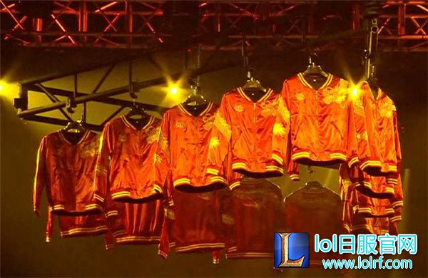 辣眼睛?S6红色出征队服引发大量网友吐槽!