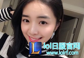 休赛期小姐姐都在干啥?潜水看猫打游戏!