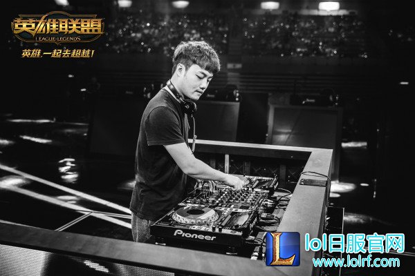 图4:国风DJ徐梦园现场表演.jpg